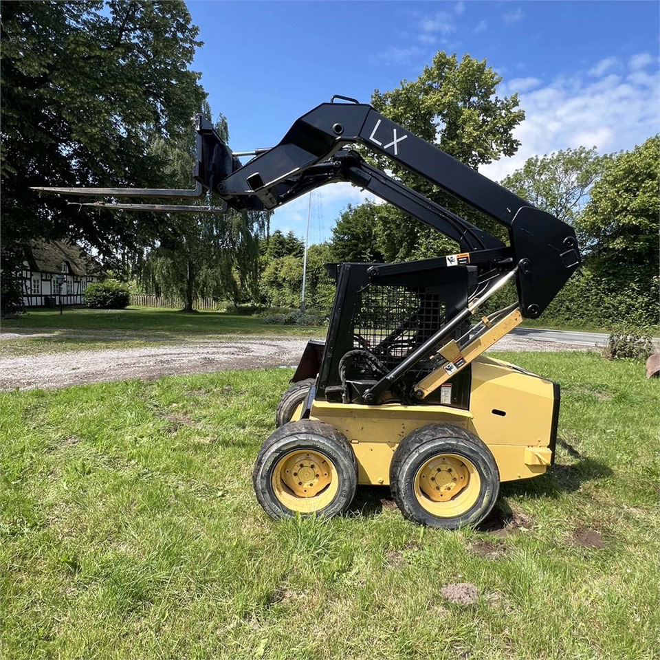 New Holland LX465 - Mini încărcător: Foto 4 New Holland LX465 - Mini încărcător: Foto 4