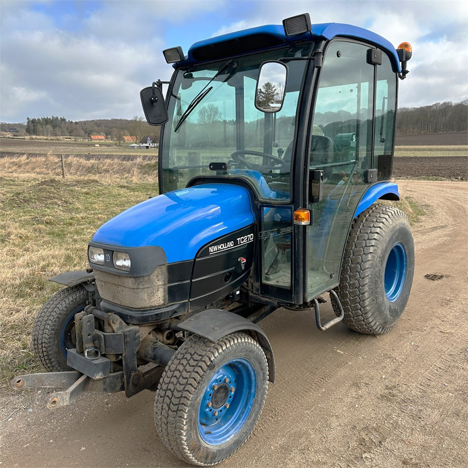 New Holland TC27D - Tractor comunal: Foto 2 New Holland TC27D - Tractor comunal: Foto 2