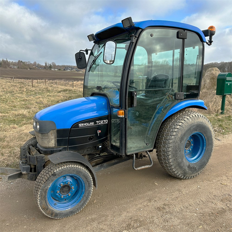 New Holland TC27D - Tractor comunal: Foto 1 New Holland TC27D - Tractor comunal: Foto 1