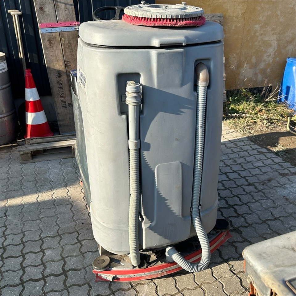 Nilfisk BR 755 - Mașină de spălat pardoseli: Foto 4 Nilfisk BR 755 - Mașină de spălat pardoseli: Foto 4