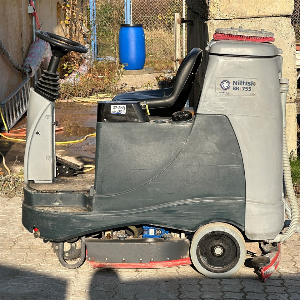 Nilfisk BR 755 - Mașină de spălat pardoseli: Foto 2 Nilfisk BR 755 - Mașină de spălat pardoseli: Foto 2