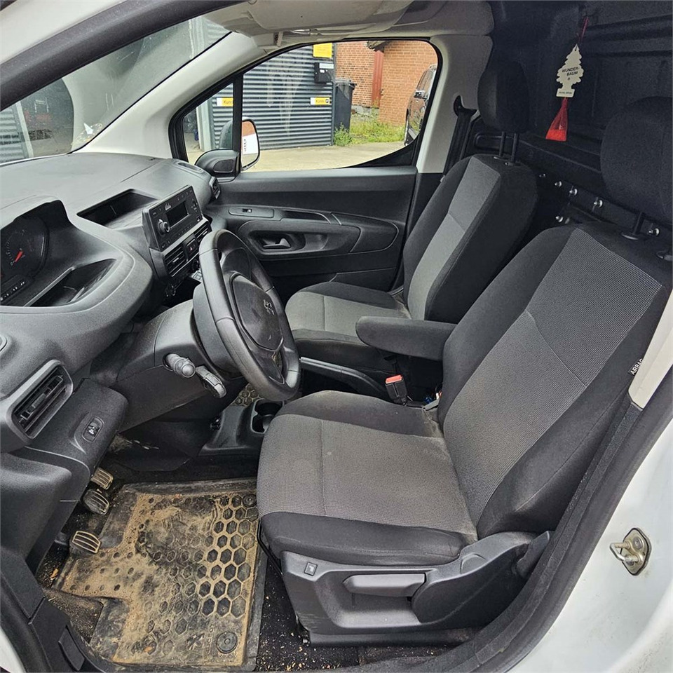 Autoutilitară compactă Peugeot Partner 1,5 Blue HDI 100 L1: Foto 11