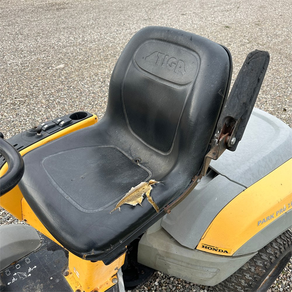 Maşină de tuns iarba Stiga P901 Parkpro 25 4WD: Foto 11