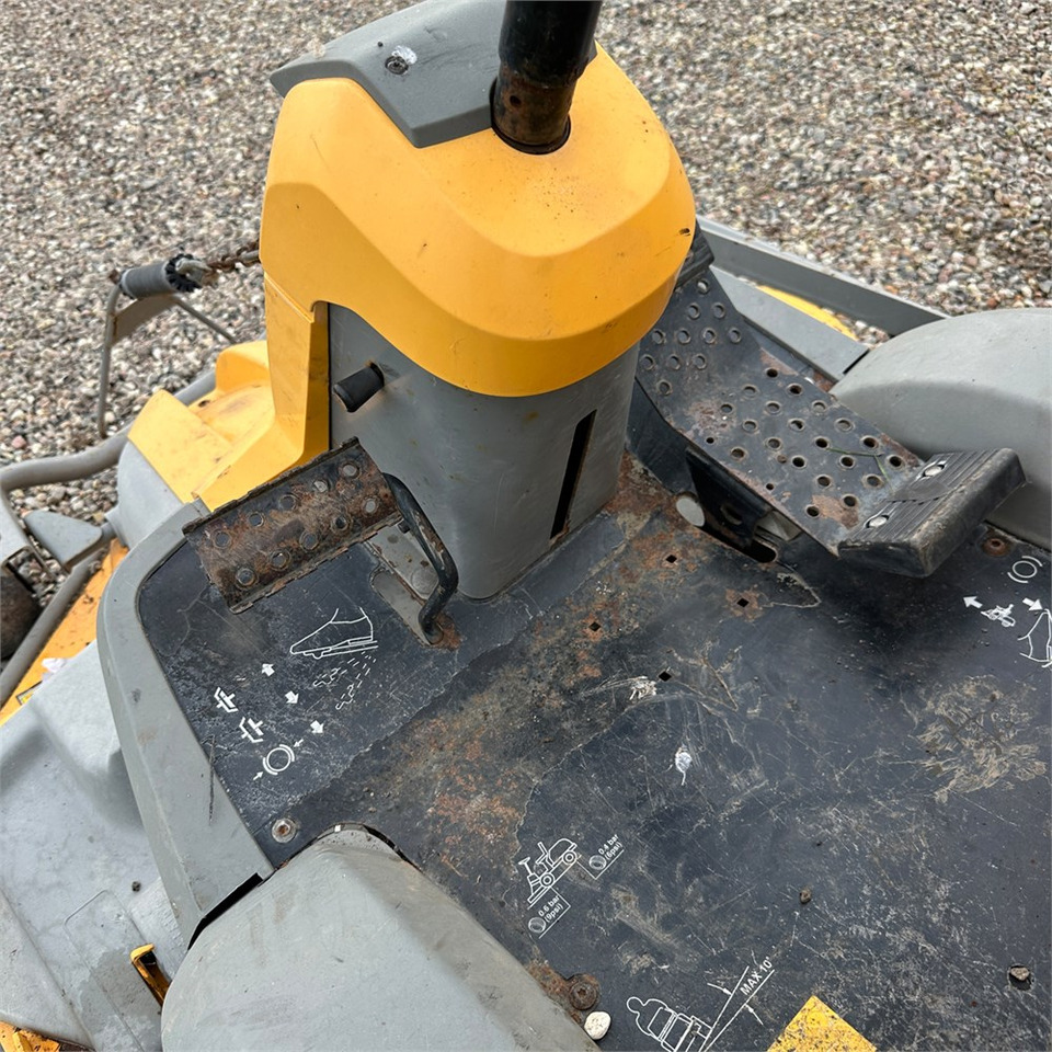 Maşină de tuns iarba Stiga P901 Parkpro 25 4WD: Foto 13