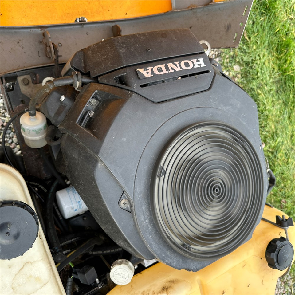 Maşină de tuns iarba Stiga P901 Parkpro 25 4WD: Foto 15