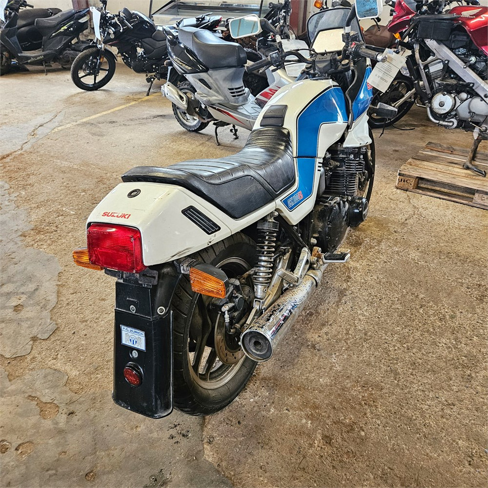 Suzuki GSX 1100 ES - Motocicletă: Foto 5 Suzuki GSX 1100 ES - Motocicletă: Foto 5