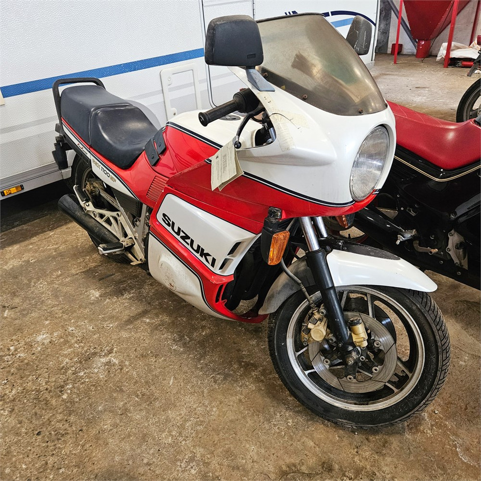 Suzuki GSX1100EF - Motocicletă: Foto 1 Suzuki GSX1100EF - Motocicletă: Foto 1
