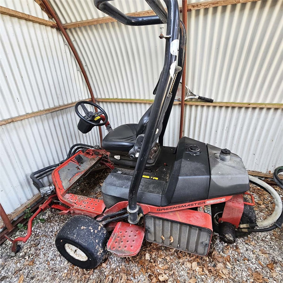 Toro Greensmaster 3200-D - Maşină de tuns iarba: Foto 2 Toro Greensmaster 3200-D - Maşină de tuns iarba: Foto 2