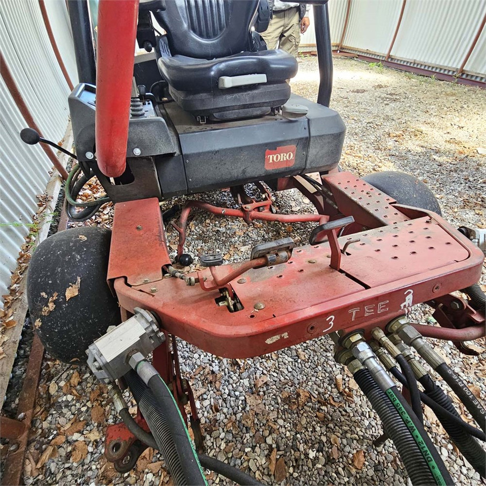 Toro Greensmaster 3250-D - Maşină de tuns iarba: Foto 4 Toro Greensmaster 3250-D - Maşină de tuns iarba: Foto 4