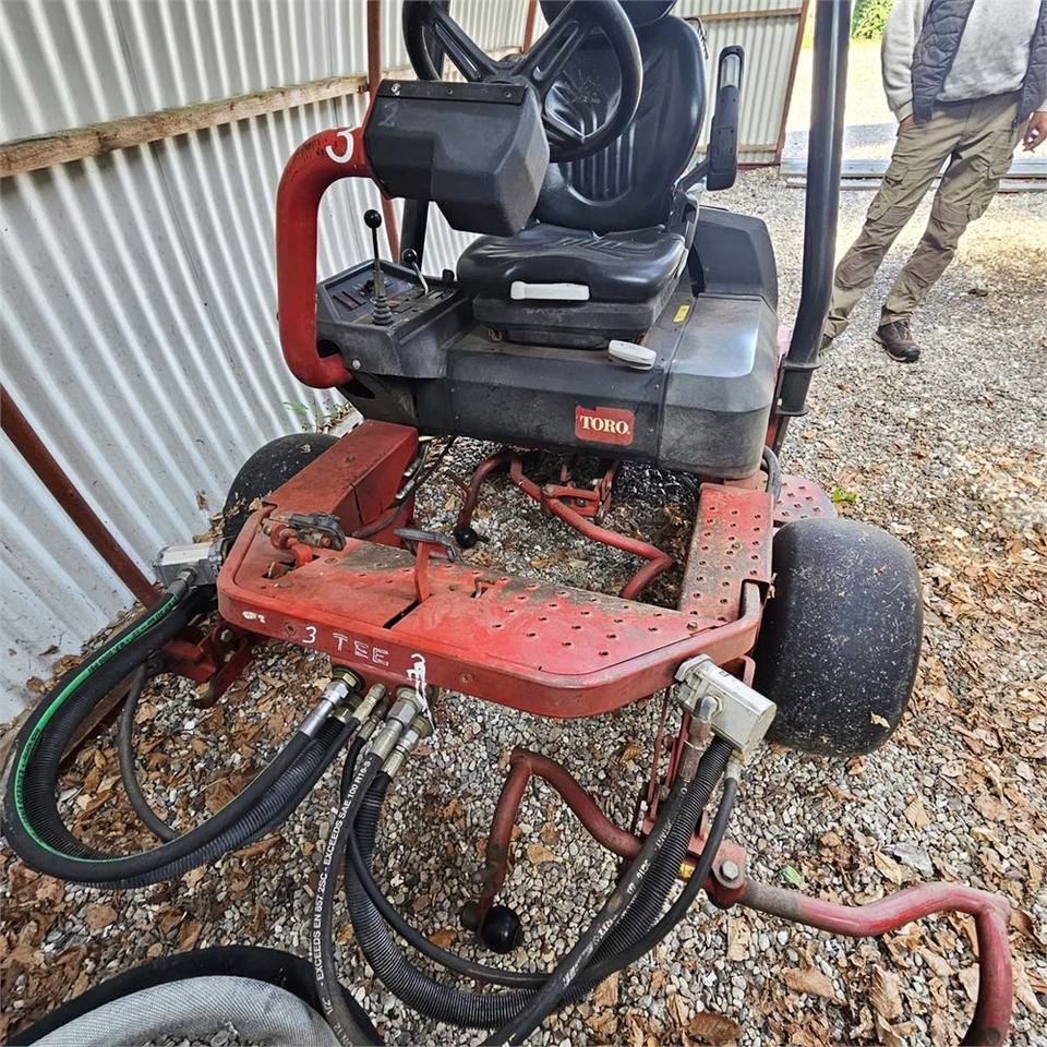 Toro Greensmaster 3250-D - Maşină de tuns iarba: Foto 3 Toro Greensmaster 3250-D - Maşină de tuns iarba: Foto 3