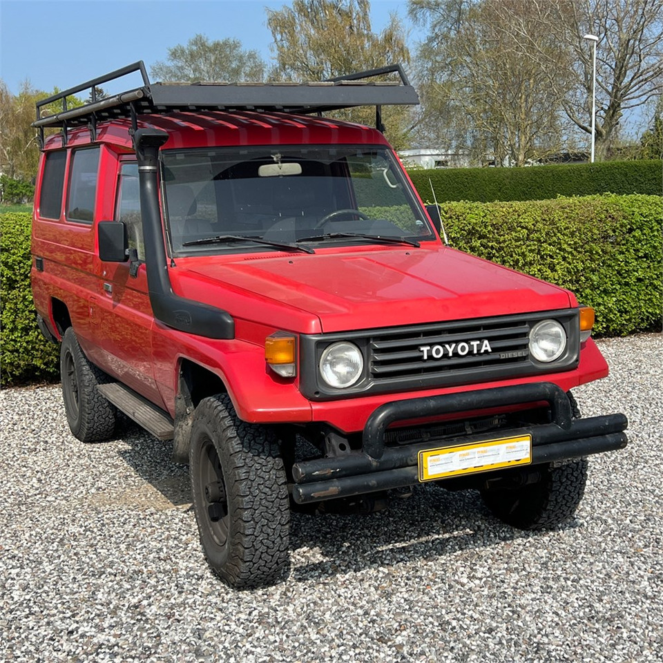 Toyota HZJ75 - Automobil: Foto 2 Toyota HZJ75 - Automobil: Foto 2