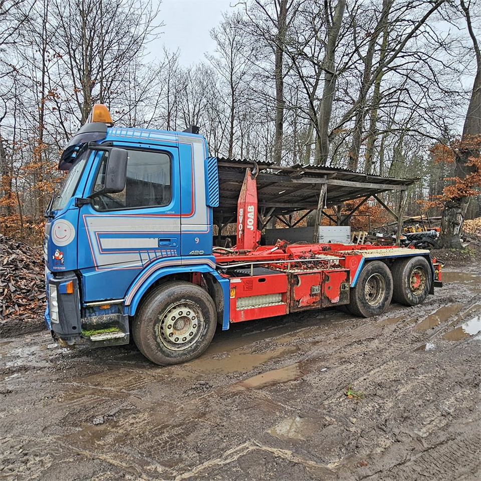Volvo 420 - Camion cu cârlig: Foto 1 Volvo 420 - Camion cu cârlig: Foto 1