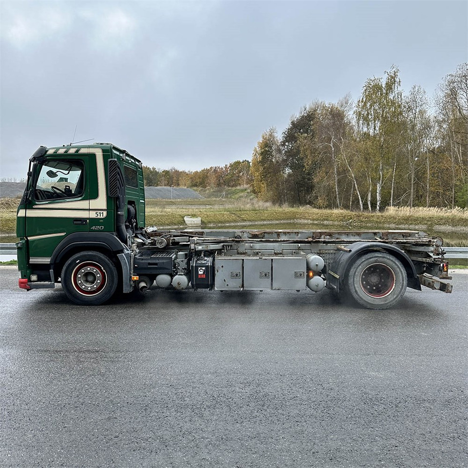 Volvo FM-330 - Camion cu sistem de cablu: Foto 3 Volvo FM-330 - Camion cu sistem de cablu: Foto 3