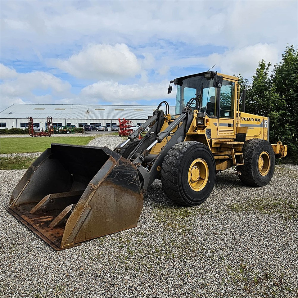 Volvo L90 B - Încărcător frontal pe pneuri: Foto 1 Volvo L90 B - Încărcător frontal pe pneuri: Foto 1
