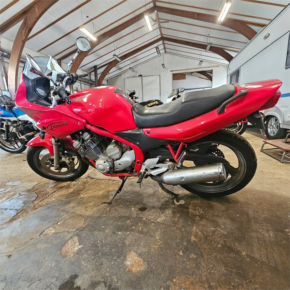 Yamaha XJ600 Diversion - Motocicletă: Foto 2 Yamaha XJ600 Diversion - Motocicletă: Foto 2