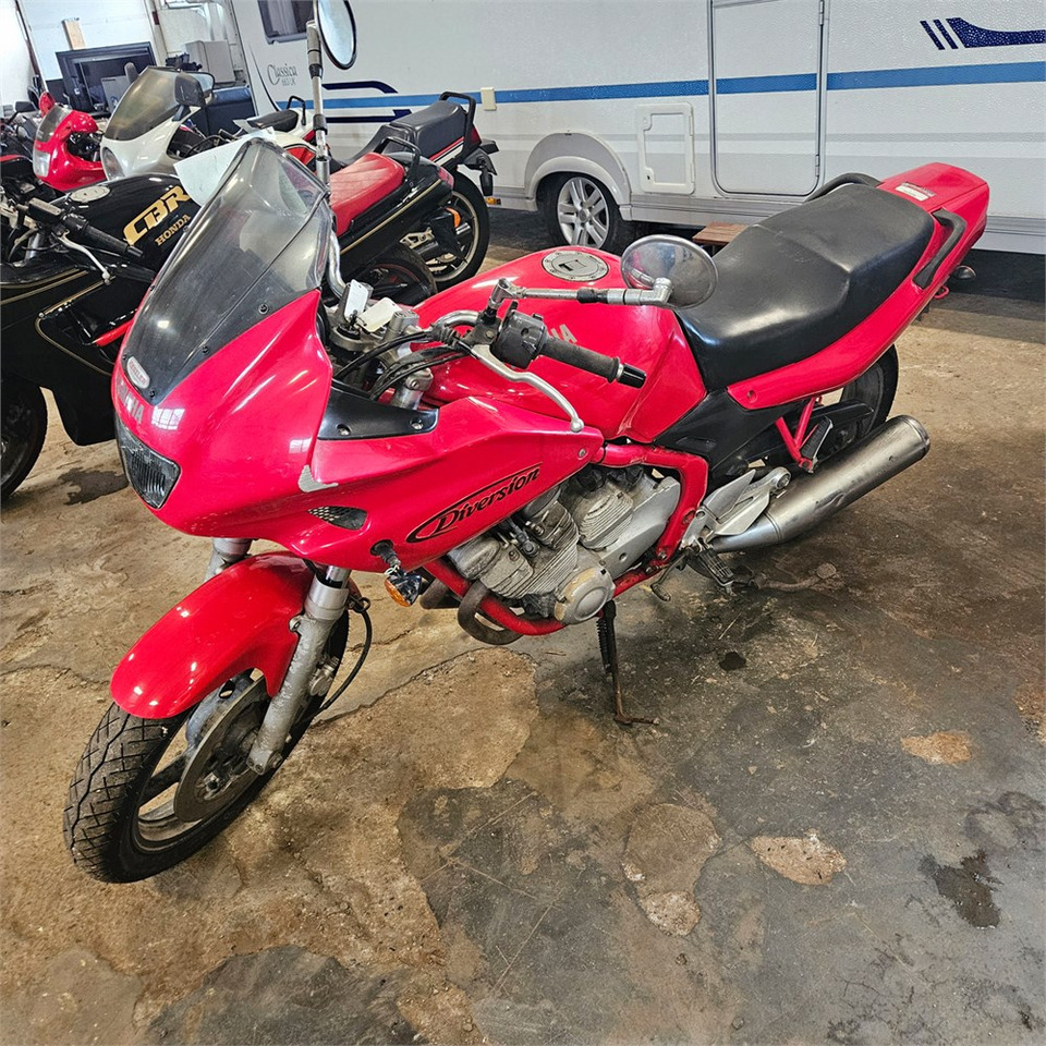 Yamaha XJ600 Diversion - Motocicletă: Foto 1 Yamaha XJ600 Diversion - Motocicletă: Foto 1