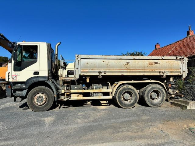 Iveco TRAKKER 410 - Camion basculantă: Foto 3 Iveco TRAKKER 410 - Camion basculantă: Foto 3