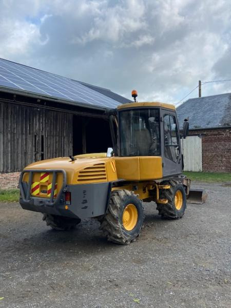 Mecalac 12 MXT - Excavator pe roţi: Foto 3 Mecalac 12 MXT - Excavator pe roţi: Foto 3