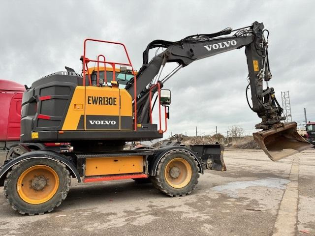 Volvo EW 130E - Excavator pe roţi: Foto 2 Volvo EW 130E - Excavator pe roţi: Foto 2
