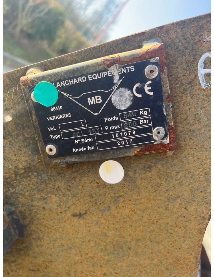 BLANCHARD EQUIPEMENTS GODET/1800 - Cupă excavator pentru Utilaje constructii: Foto 3 BLANCHARD EQUIPEMENTS GODET/1800 - Cupă excavator pentru Utilaje constructii: Foto 3