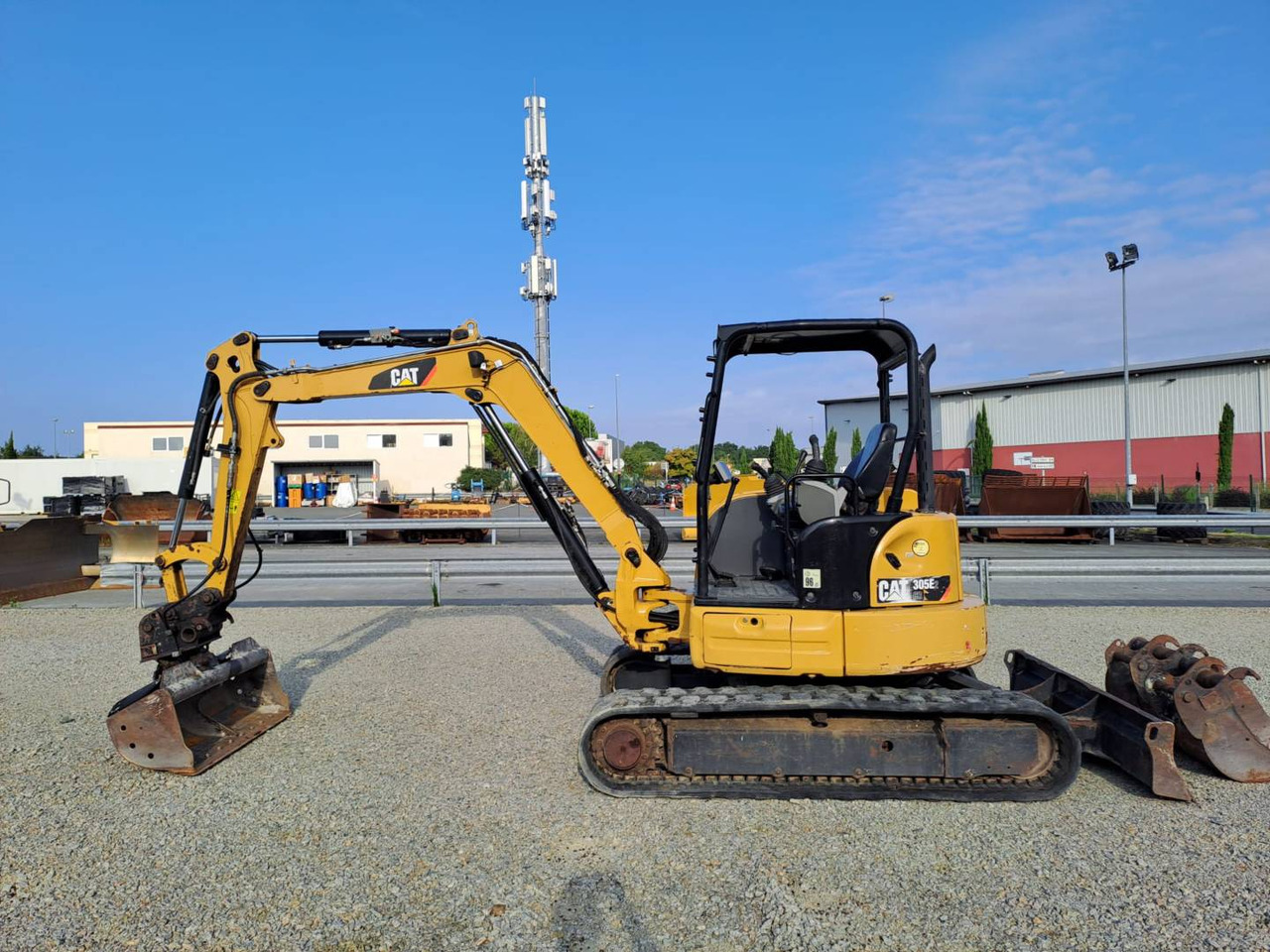 CAT 305E2 - Excavator pe şenile: Foto 1 CAT 305E2 - Excavator pe şenile: Foto 1