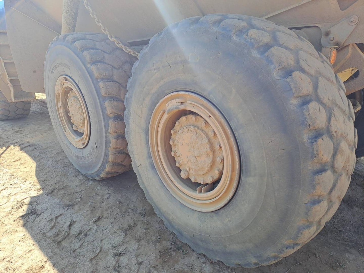 Camion articulat CAT 730: Foto 14