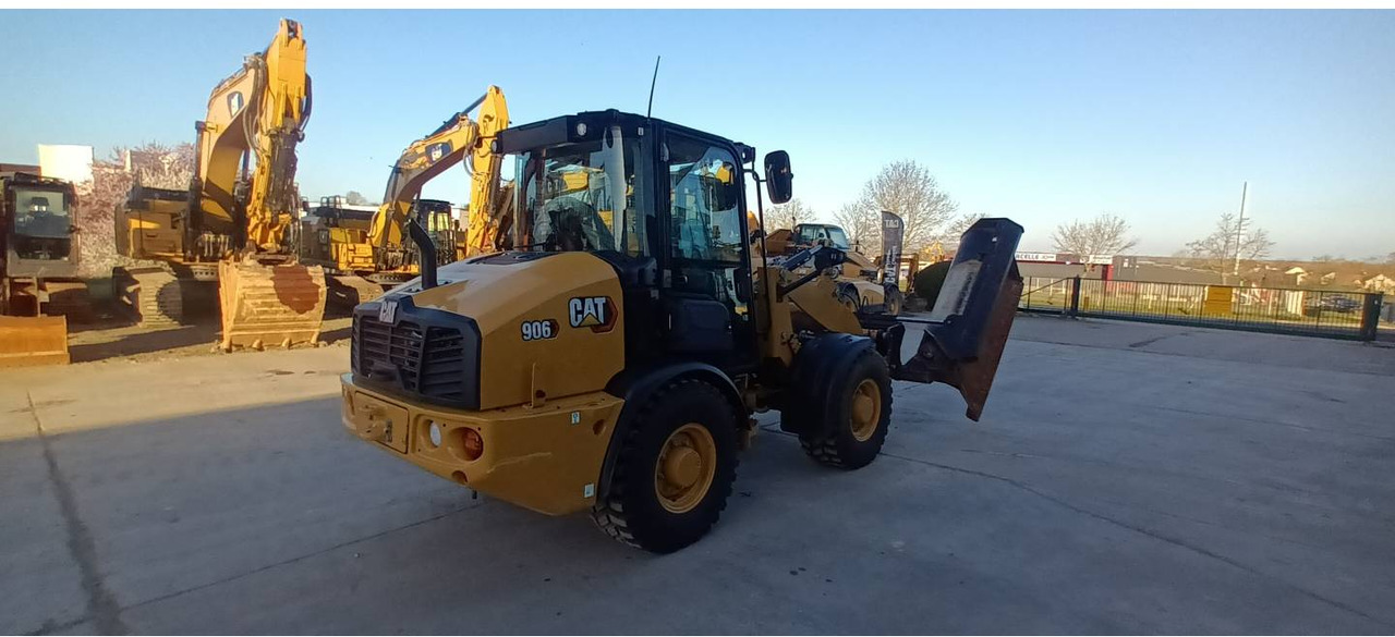 CAT 906 - Încărcător frontal pe pneuri: Foto 3 CAT 906 - Încărcător frontal pe pneuri: Foto 3