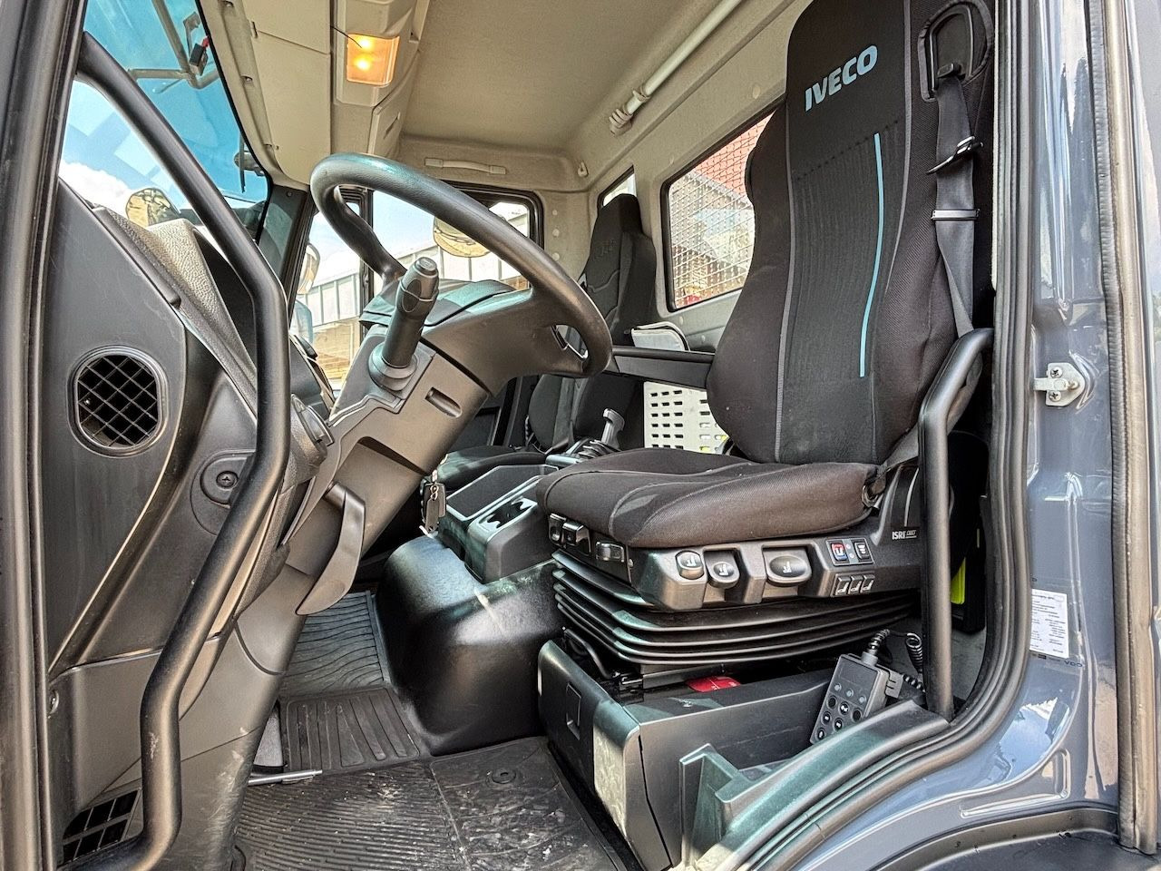 Iveco ML140E25 offene Pritsche, AHK - Camion platformă: Foto 4 Iveco ML140E25 offene Pritsche, AHK - Camion platformă: Foto 4