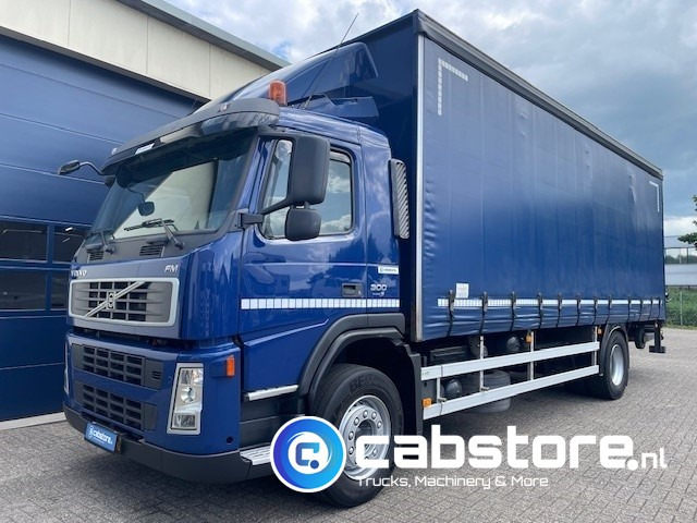 Volvo FM9 4X2R FAL9.0 RAD-A4 Volvo FM300 4x2 Euro 5 bakwagen - Schuifzeilen - Laadklep 2000 kg - Bouwjaar 2008 - Kooi-Aap heftruck - Autoutilitară box: Foto 2 Volvo FM9 4X2R FAL9.0 RAD-A4 Volvo FM300 4x2 Euro 5 bakwagen - Schuifzeilen - Laadklep 2000 kg - Bouwjaar 2008 - Kooi-Aap heftruck - Autoutilitară box: Foto 2