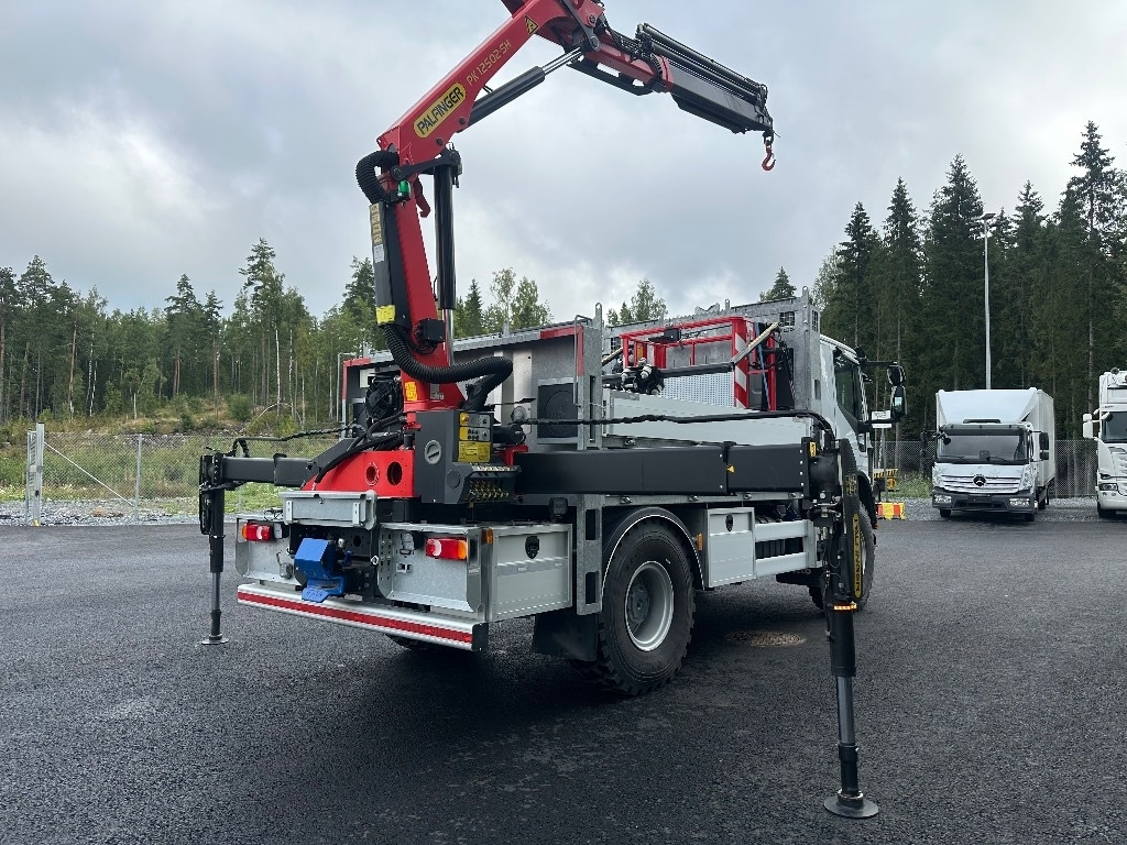 Iveco Eurocargo ML150E28 4x4 sähkölaitos varustein - Camion cu macara: Foto 3 Iveco Eurocargo ML150E28 4x4 sähkölaitos varustein - Camion cu macara: Foto 3