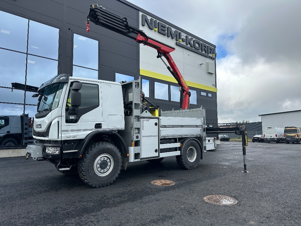 Iveco Eurocargo ML150E28 4x4 sähkölaitos varustein - Camion cu macara: Foto 1 Iveco Eurocargo ML150E28 4x4 sähkölaitos varustein - Camion cu macara: Foto 1