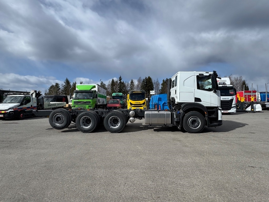 Iveco X-Way AT350X54 8x4 UUTTA MALLIA - Camion şasiu: Foto 3 Iveco X-Way AT350X54 8x4 UUTTA MALLIA - Camion şasiu: Foto 3