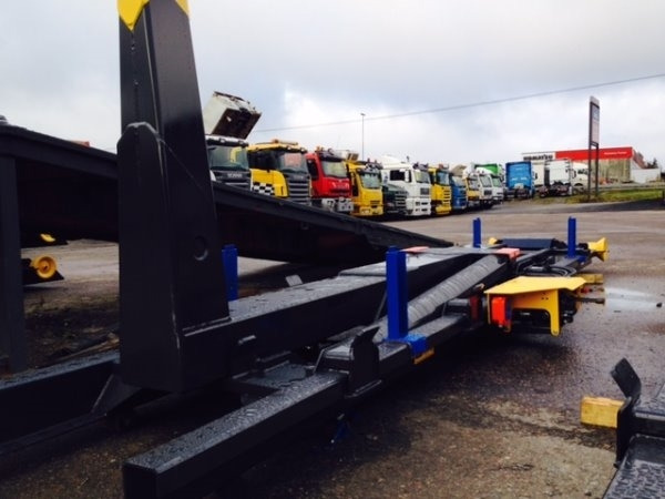 Jimeca Koukkulaite 16t - Sistem de agatare cu carlig/ Containere de gunoi: Foto 1 Jimeca Koukkulaite 16t - Sistem de agatare cu carlig/ Containere de gunoi: Foto 1