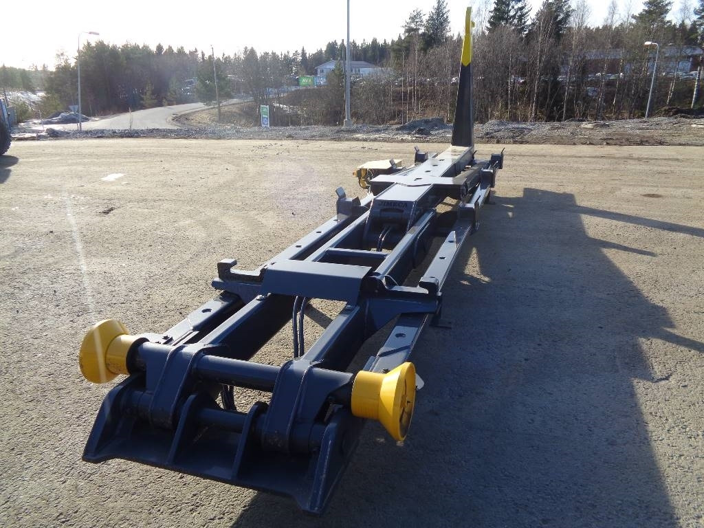 Jimeca Koukkulaite 25t - Sistem de agatare cu carlig/ Containere de gunoi: Foto 3 Jimeca Koukkulaite 25t - Sistem de agatare cu carlig/ Containere de gunoi: Foto 3