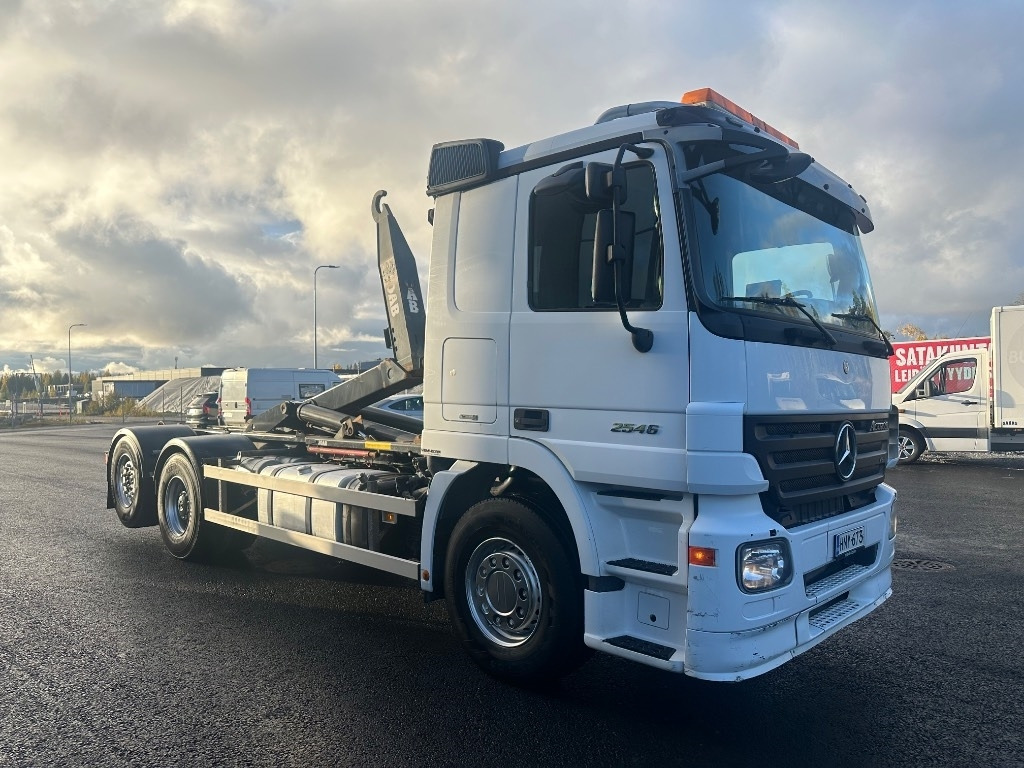 Mercedes-Benz Actros 2545 L 6x2 - Camion cu cârlig: Foto 3 Mercedes-Benz Actros 2545 L 6x2 - Camion cu cârlig: Foto 3