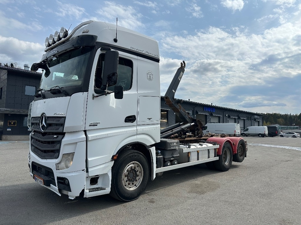 Mercedes-Benz Actros 2551 6x2*4 - Camion cu cârlig: Foto 1 Mercedes-Benz Actros 2551 6x2*4 - Camion cu cârlig: Foto 1