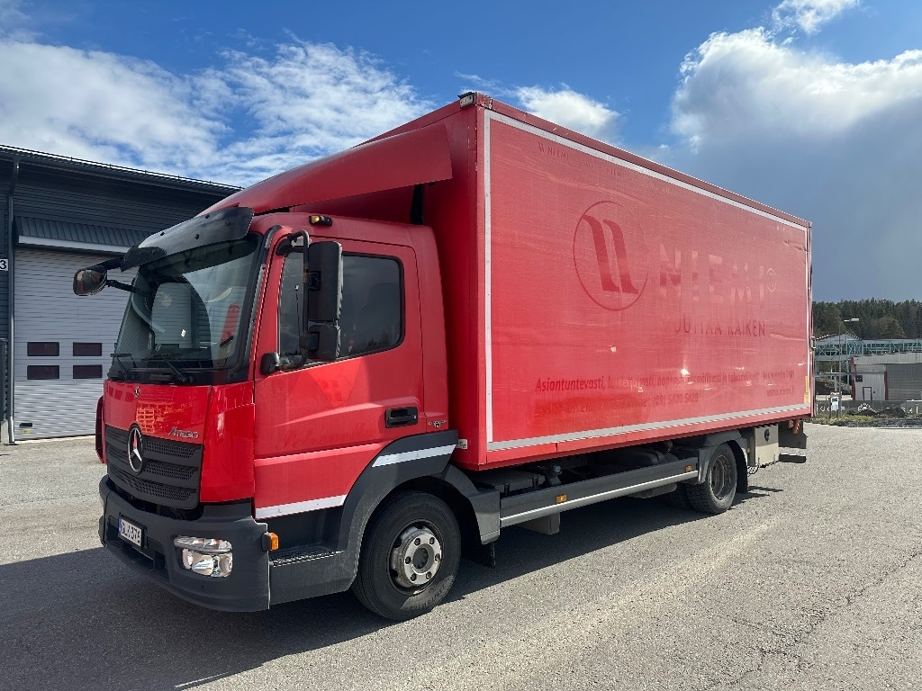 Mercedes-Benz Atego 818 - Camion furgon: Foto 1 Mercedes-Benz Atego 818 - Camion furgon: Foto 1