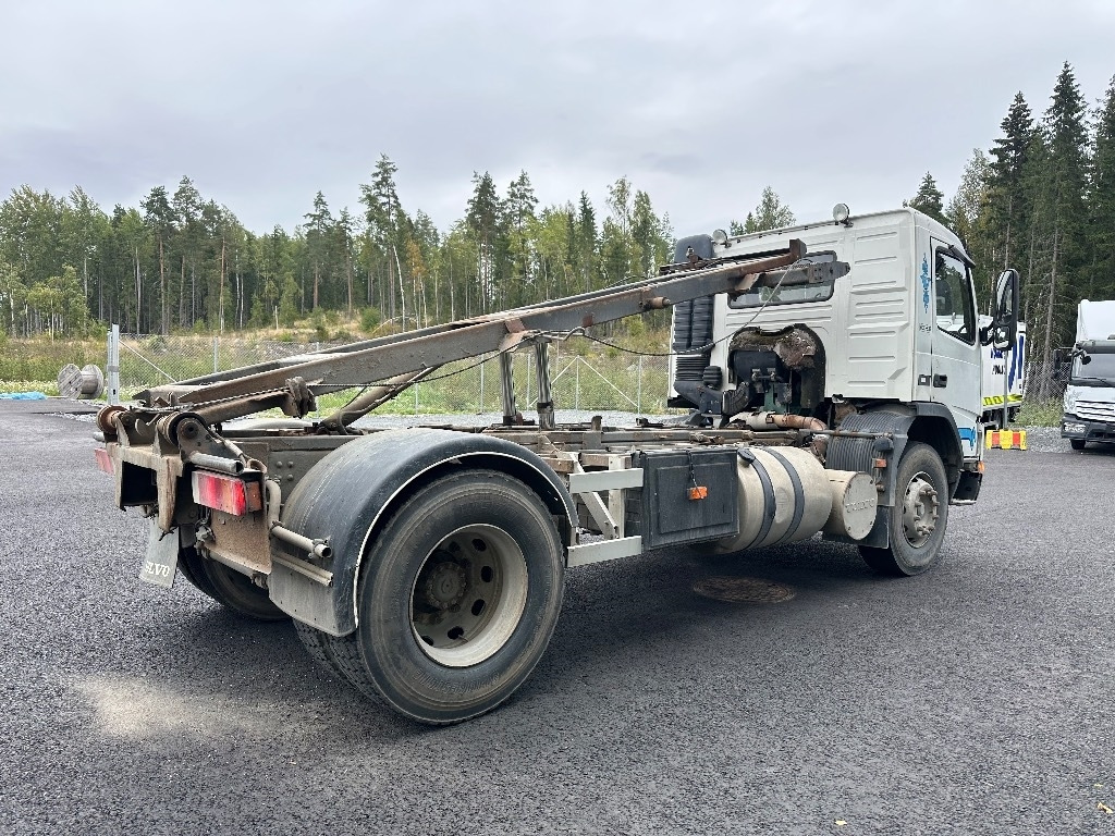Volvo FM7 4x2 vaijerilaitteilla - Camion container de gunoi: Foto 4 Volvo FM7 4x2 vaijerilaitteilla - Camion container de gunoi: Foto 4