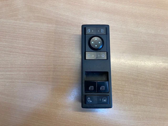 Mercedes A9605452213 – Mercedes TRW control panel - Sistem electric pentru Camion: Foto 1 Mercedes A9605452213 – Mercedes TRW control panel - Sistem electric pentru Camion: Foto 1