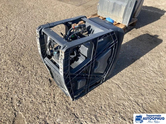 Volvo Adblue tank 21645367 – 23251720 - Rezervor pentru AdBlue pentru Camion: Foto 4 Volvo Adblue tank 21645367 – 23251720 - Rezervor pentru AdBlue pentru Camion: Foto 4