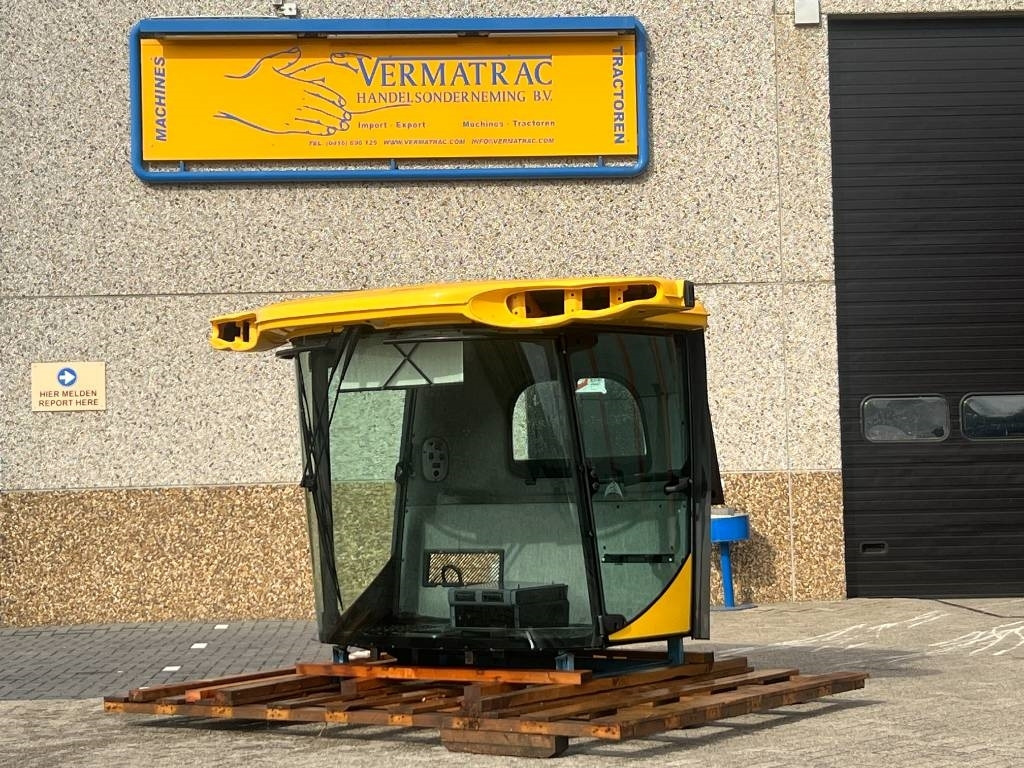 New Holland Cabine - New Holland CR8070, CR8080, CR9070, CR908 - Utilaje pentru combină agricola: Foto 1 New Holland Cabine - New Holland CR8070, CR8080, CR9070, CR908 - Utilaje pentru combină agricola: Foto 1