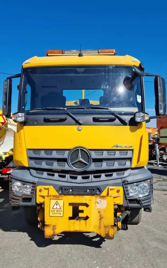 MERCEDES-BENZ Arocs 1824 / Cuthbertson MPB-18 - Camion basculantă: Foto 3 MERCEDES-BENZ Arocs 1824 / Cuthbertson MPB-18 - Camion basculantă: Foto 3