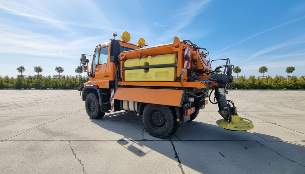 MERCEDES-BENZ Unimog U300 - Maşina comunala: Foto 2 MERCEDES-BENZ Unimog U300 - Maşina comunala: Foto 2