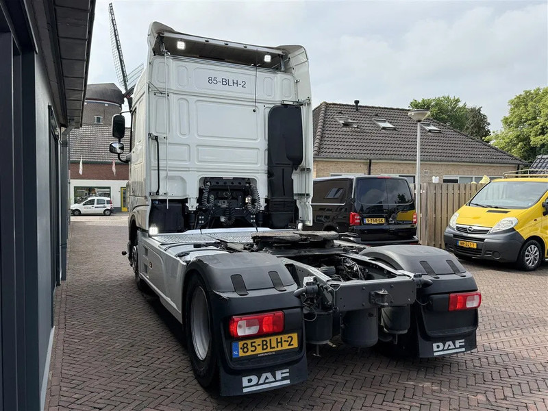 DAF XF 450 Showtruck 1st Owner Only 495.000KM! 2x Bed - Cap tractor: Foto 3 DAF XF 450 Showtruck 1st Owner Only 495.000KM! 2x Bed - Cap tractor: Foto 3