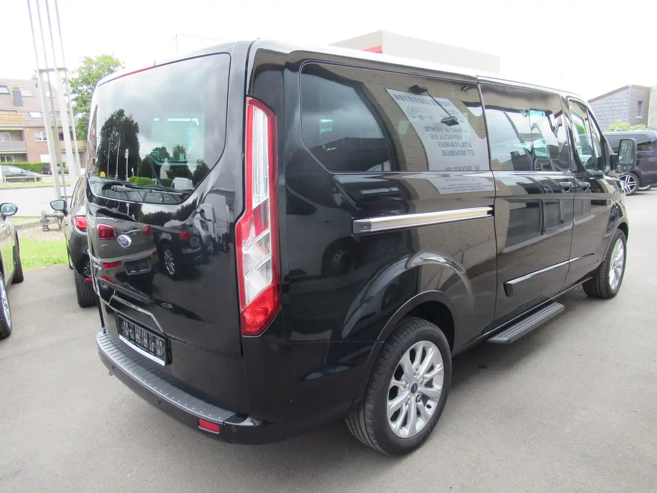 Ford Tourneo Custom 2.0 TDCi L2H1 - Transport persoane: Foto 2 Ford Tourneo Custom 2.0 TDCi L2H1 - Transport persoane: Foto 2