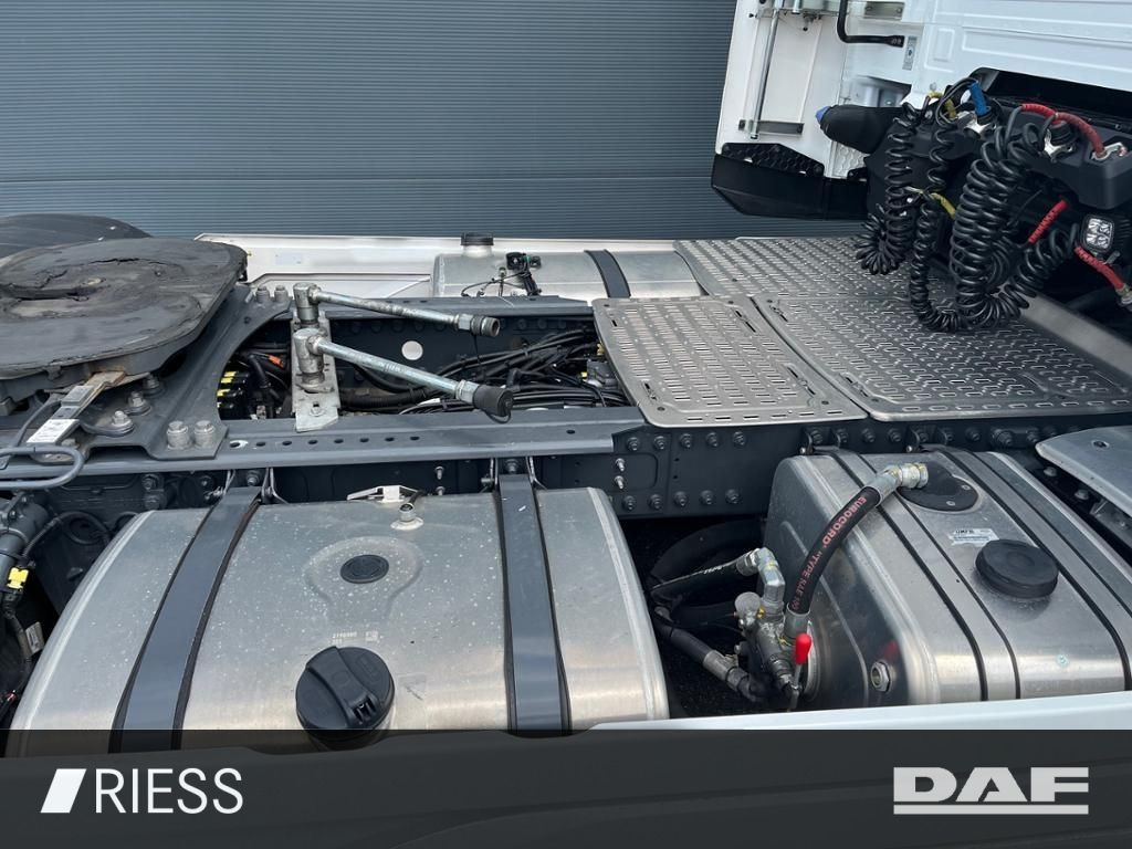 DAF XG+ 530 FT Alcoa Leder Intarder Standklima Hydra DAF XG+ 530 FT Alcoa Leder Intarder Standklima Hydra - Cap tractor: Foto 4 DAF XG+ 530 FT Alcoa Leder Intarder Standklima Hydra DAF XG+ 530 FT Alcoa Leder Intarder Standklima Hydra - Cap tractor: Foto 4