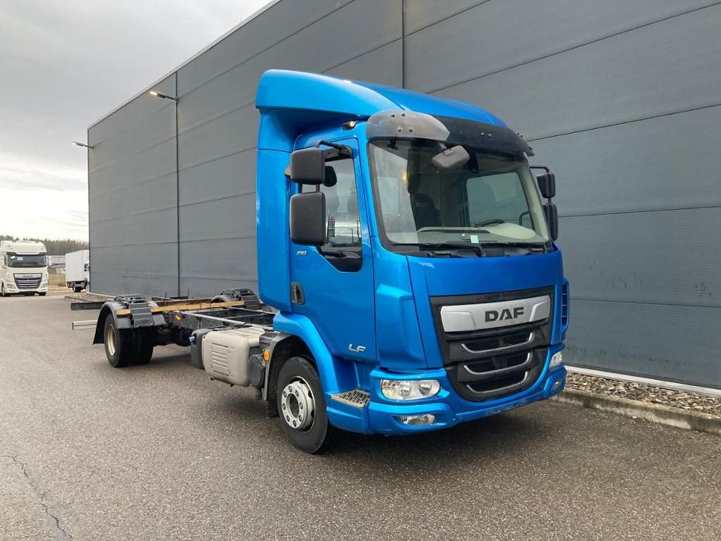 DAF LF 210 FA Standheizung / 5.00m Rd / 7.490kg - Camion şasiu: Foto 1 DAF LF 210 FA Standheizung / 5.00m Rd / 7.490kg - Camion şasiu: Foto 1