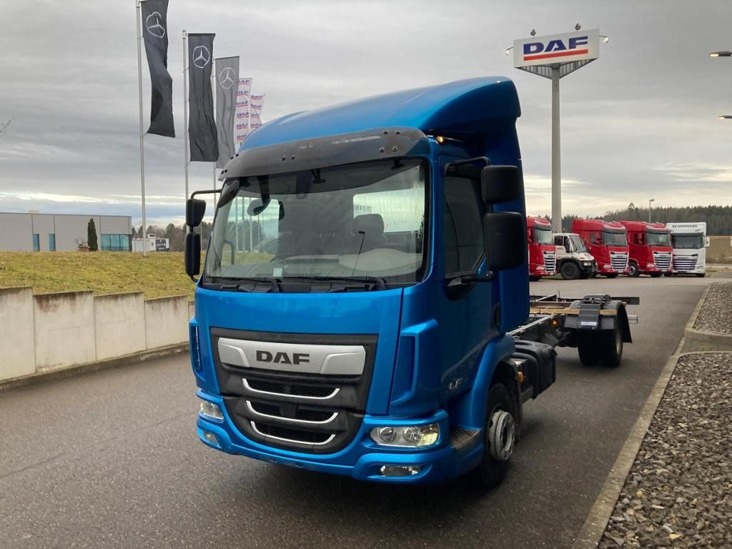 DAF LF 210 FA Standheizung / 5.00m Rd / 7.490kg - Camion cu prelată: Foto 4 DAF LF 210 FA Standheizung / 5.00m Rd / 7.490kg - Camion cu prelată: Foto 4