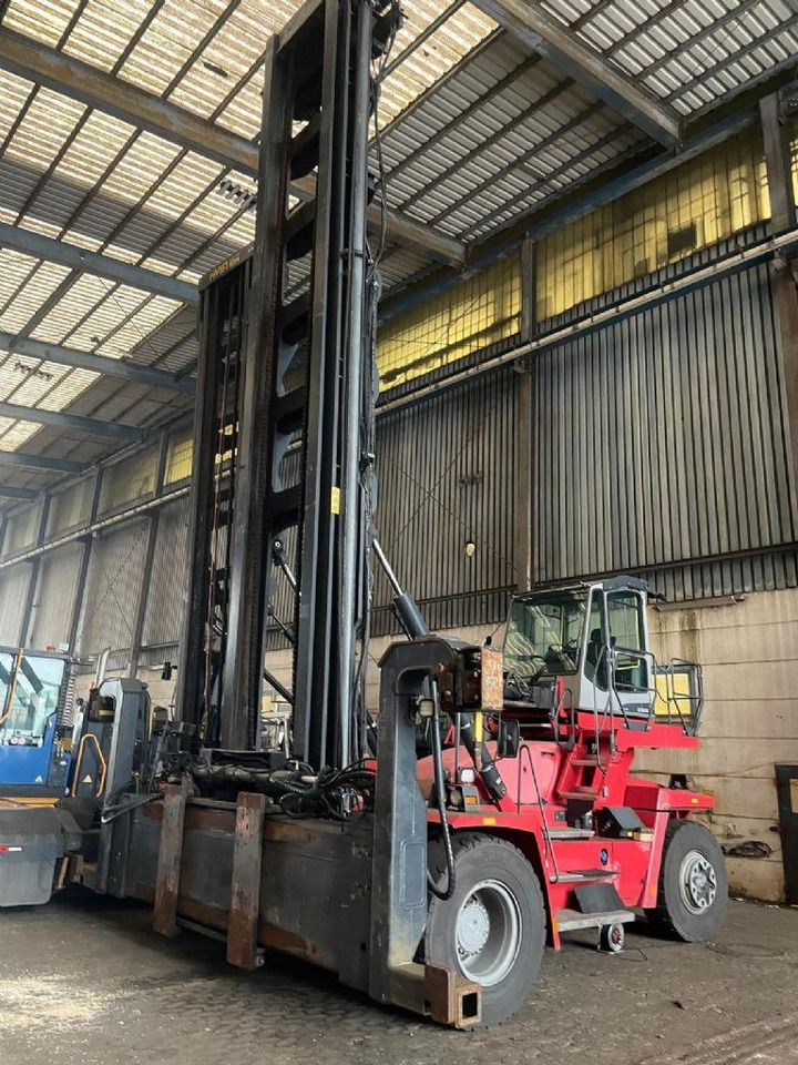Kalmar DCF100-45E7  - Stivuitor containere: Foto 4 Kalmar DCF100-45E7  - Stivuitor containere: Foto 4