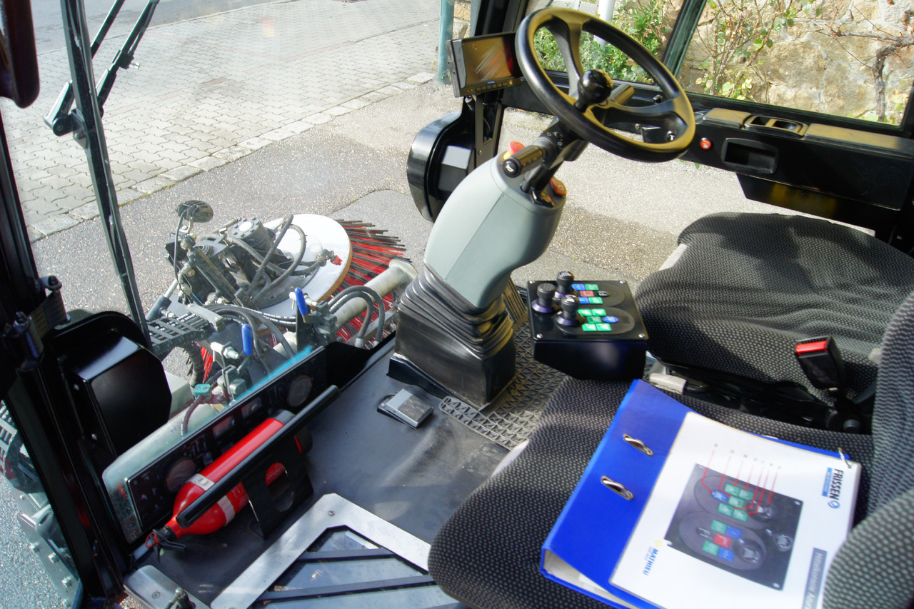 Măturătoare stradală MATHIEU Azura Flex MC210 3-rd brush / EURO 6: Foto 8 Măturătoare stradală MATHIEU Azura Flex MC210 3-rd brush / EURO 6: Foto 8